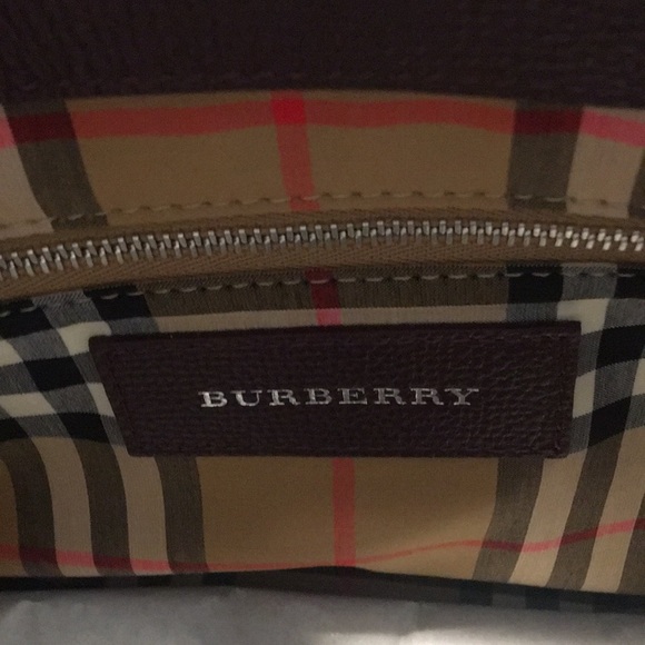 Sold on ♏️ NWT Burberry Mahogany Banner - Picture 5 of 8